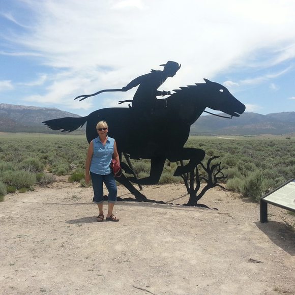 Meet your Posher, Lisa - Picture 1 of 1